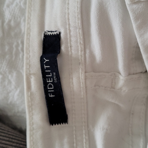 White skinny jeans with frey bottom - Picture 3 of 3